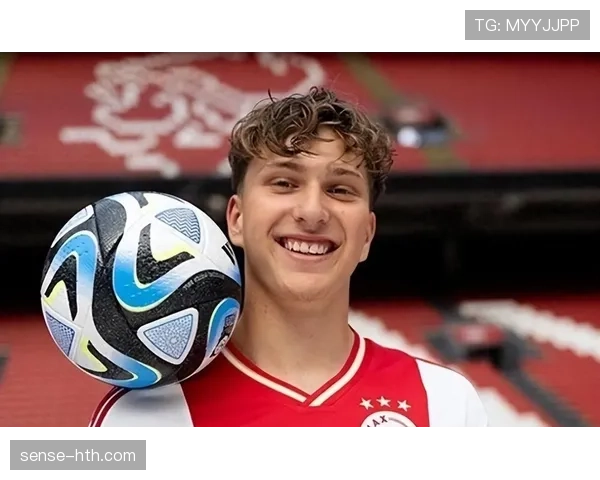 阿贾克斯边路进攻势如潮涌,新赛季攻势如虹表现抢眼 阿贾克斯边路进攻势如潮涌,新赛季攻势如虹表现抢眼